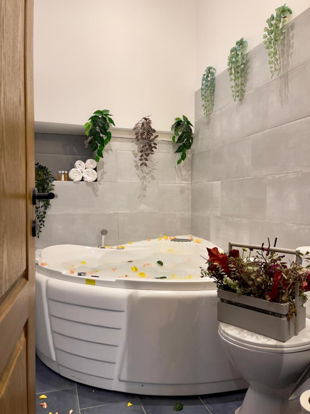 Old Town Jacuzzi Studio ブカレスト エクステリア 写真